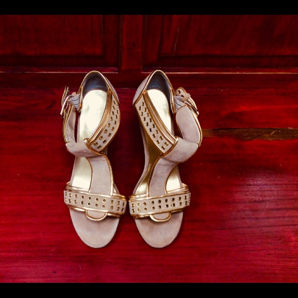 Nine West Cream Suede & Gold Trim Strappy Sandals 7.5